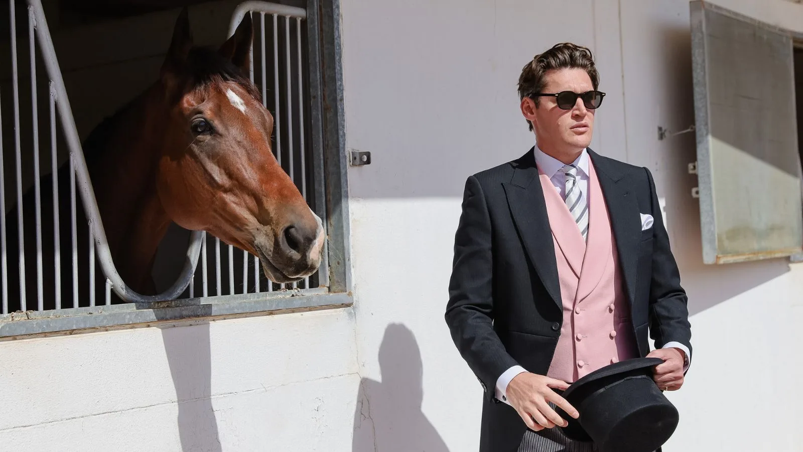 爱斯科赛马场：皇家赛道的百年传奇 - j9体育